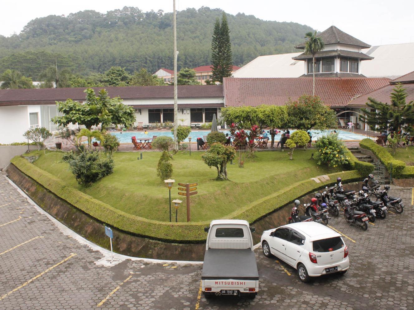Front One Resort Magelang Exteriér fotografie